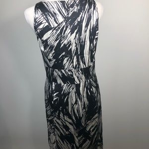 Ann Taylor -Size 6 - Black/White Sleeveless dress